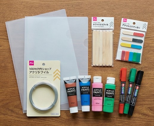 園芸ラベル自作のための材料一式(クリアファイル、空き缶、サンドペーパー、ハサミ、マーカー)