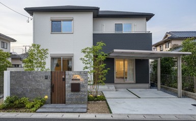 外構に400～500万円をかけて満足な仕上がりにできた自宅