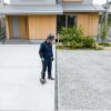 外構コンクリートの仕上げ種類｜刷毛引き・洗い出し・目地の選び方