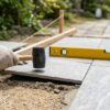 外構タイルDIYはできる？置くだけタイルと本格施工の違い