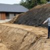 傾斜地・法面の外構はどうする？土留め・芝生・費用の考え方